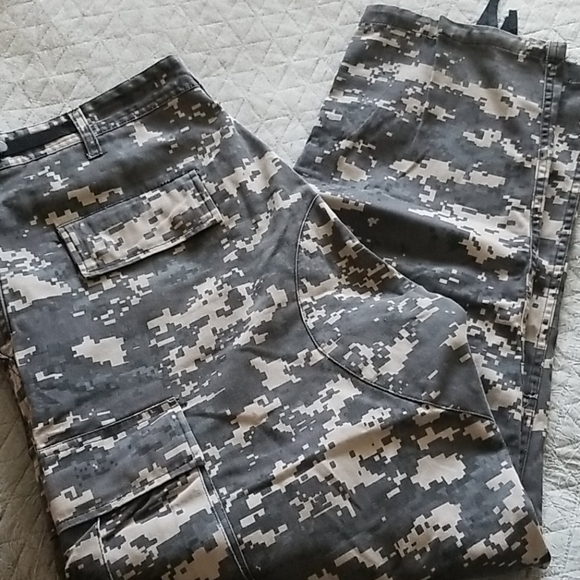 Men's digital camo cargo pants - Picture 2 of 4